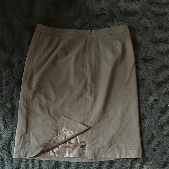 Focus 2000 Tan Knee-Length‎ Pencil Skirt - Picture 3 of 3